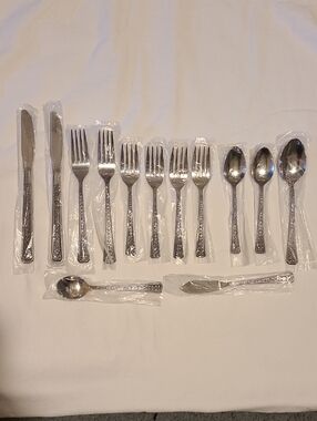 Interpur Stainless Steel Florenz (4 petal) Flateware Japan NWT, Lot of 13 Pieces
